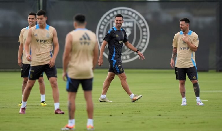 Lionel Scaloni piensa en cambios en la mitad de la cancha